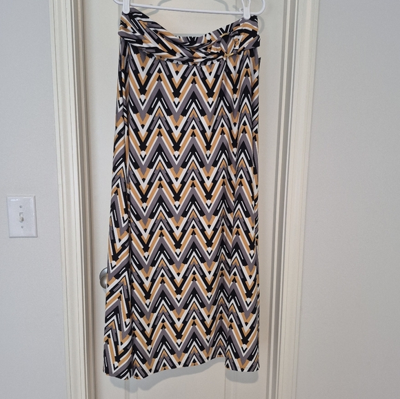Robert Louis Dresses & Skirts - Robert Louis Large Gold Gray Flowy Skirt
